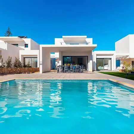 Villa In Algarve With Private Pool Near Beaches *